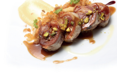 Receta de collares de ternasco de Aragón con pistacho verde, quinoa y sus mollejas glaseadas