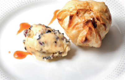 Receta de paté crujiente y templado de ternasco de Aragón, con salsa agridulce y helado de trufa