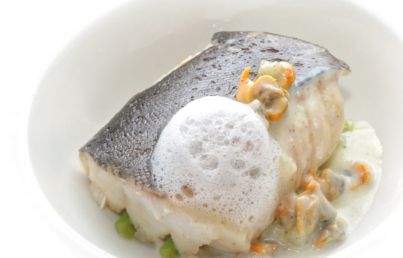 Receta de bacalao confitado, borrajas y bechamel de berberechos